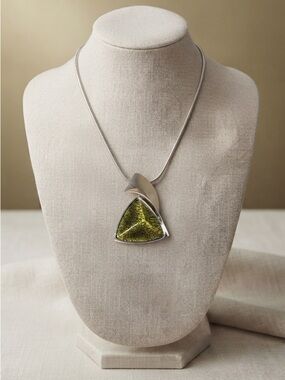 SPOUTNIK Modernist Striking Chartreuse Green Stone Necklace